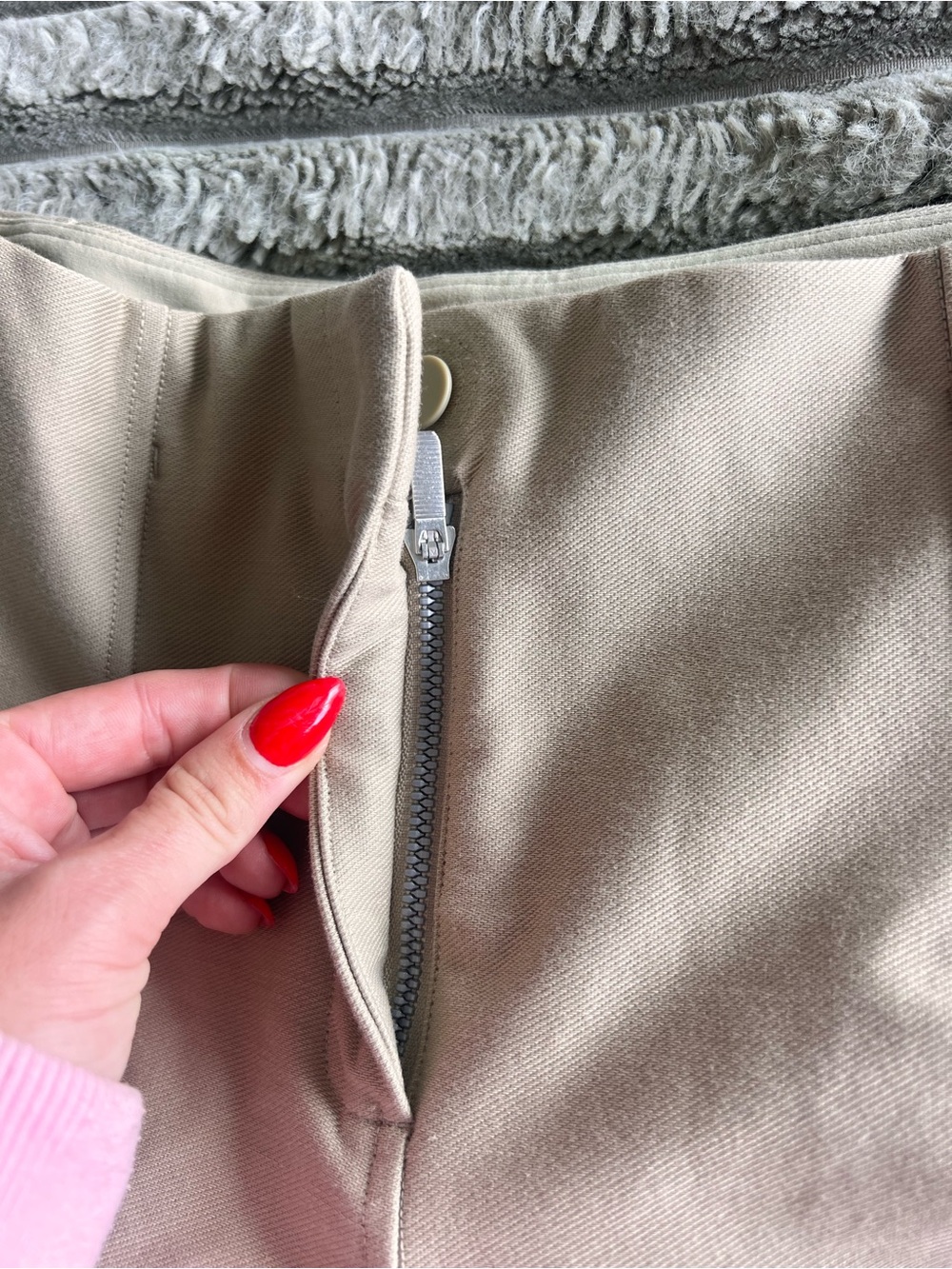 Lululemon Women's Cargo/Utility Pleated Short Beige Size 6 - Picture 4 of 7